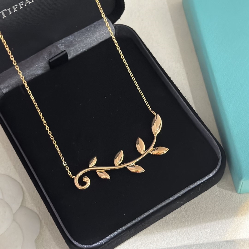 T*f*ny necklaces